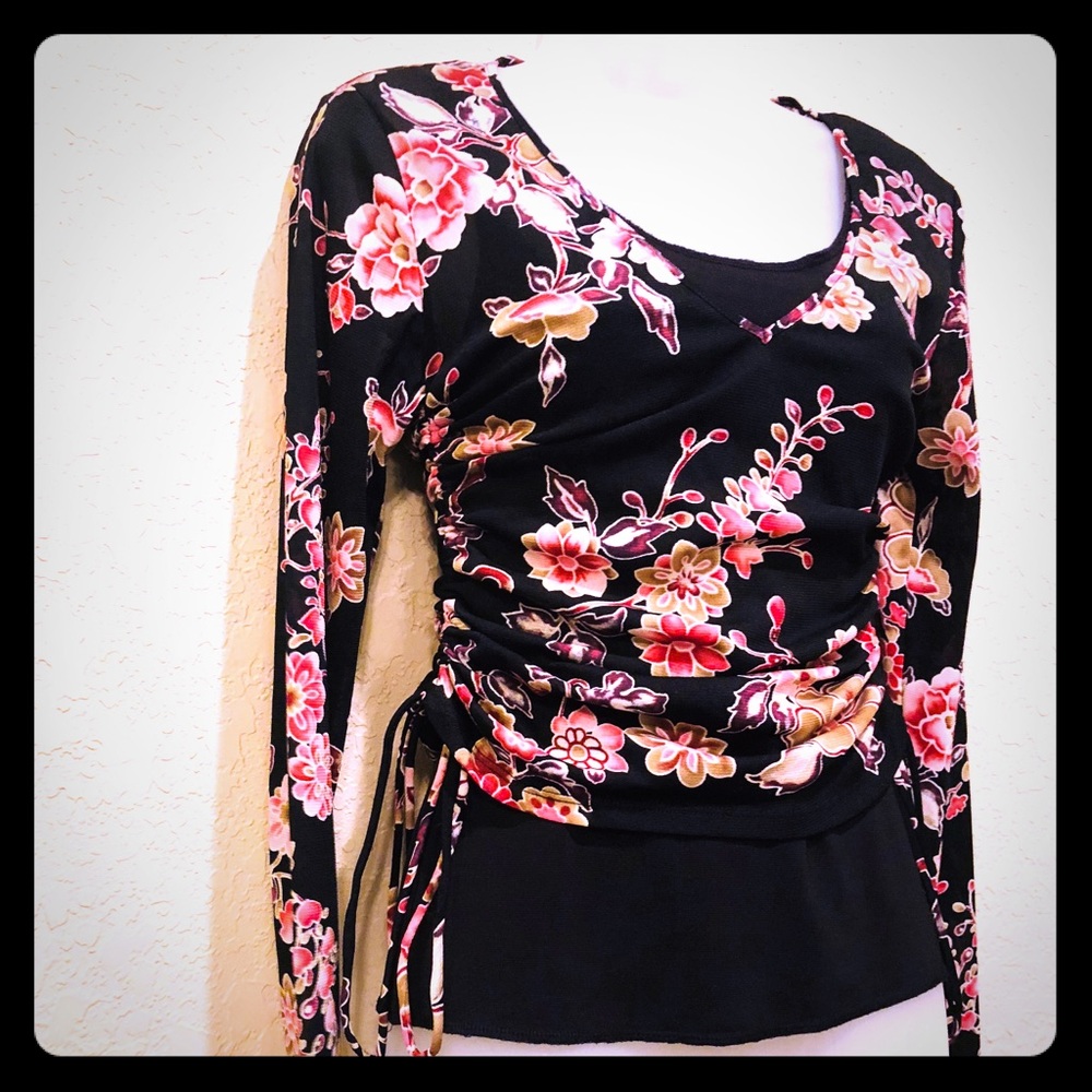 {Eyeshadow} Floral mesh ruched side crop blouse
